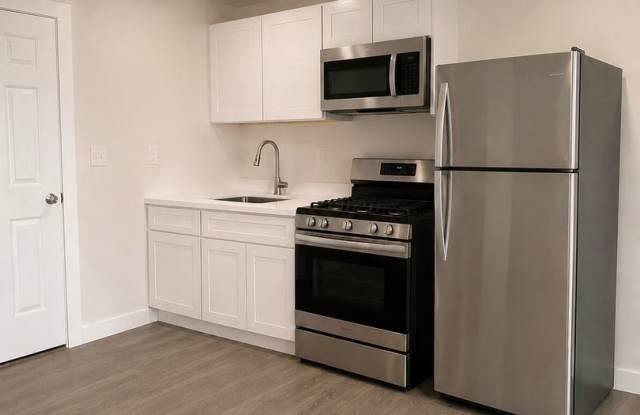 2BR/1BA Macon Rental with Washer & Dryer Included Gallery 3