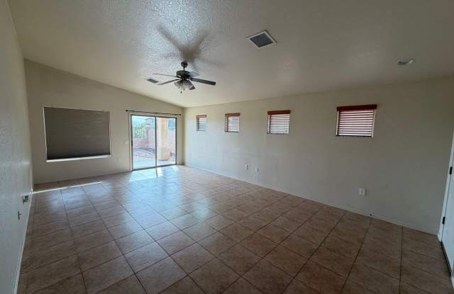 Darling 3 Bedroom on Great Lot Gallery 3