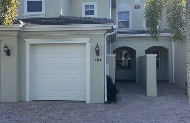 Move in special! Unfurnished 2 Bedroom, 2 Bathroom with Den~ Mariposa At Whippporwill - 1345 Mariposa Circle, Collier County, FL 34105