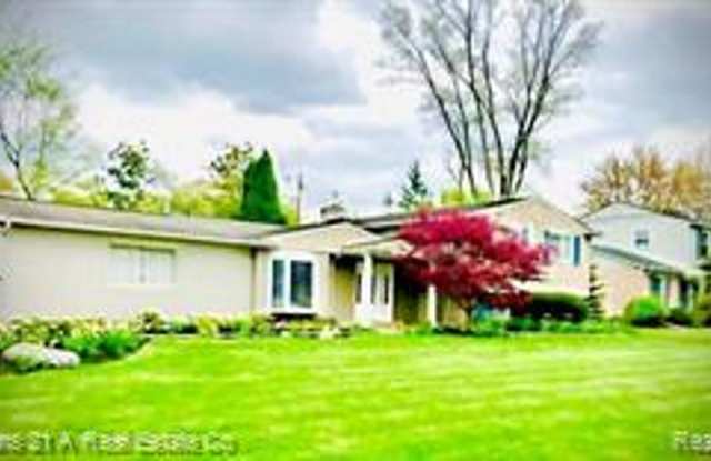 COMING SOON! Elegant 4-Bedroom Home in Prime Troy Location with Pool Access and Modern Amenities photos photos