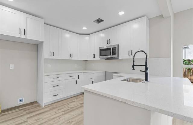 634 37th St photos photos