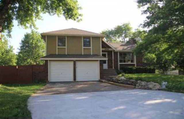 1628 W Brittany St - 1628 West Brittany Drive, Olathe, KS 66061