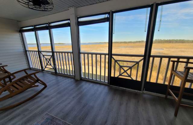 Welcome to our stunning 3-bedroom, 2-bathroom condo located in the beautiful city of Wilmington, NC. photos photos