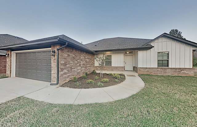 Spacious 4 Bed 2 Bath 2 Car Garage Home in Putnam City Schools Centrally Located in NW OKC photos photos