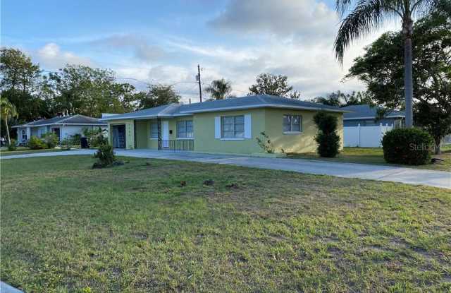 2280 40TH STREET N - 2280 40th Street North, St. Petersburg, FL 33713