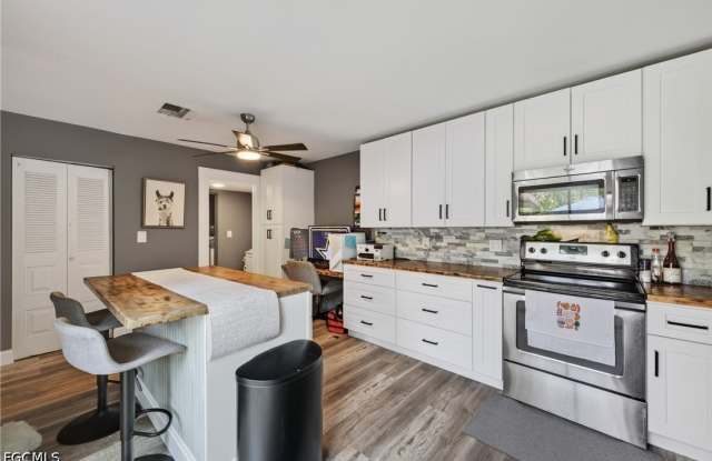 5240 Cedarbend Drive Gallery 4