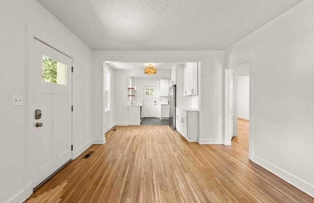 1503 Stratford Avenue Gallery 3