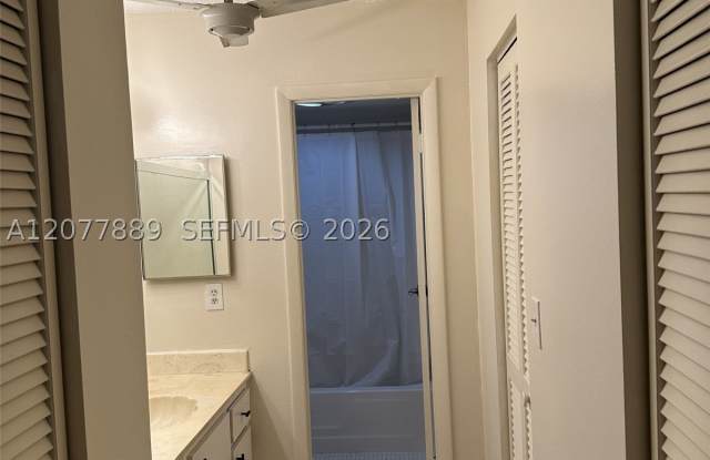 6061 N Falls Cir Dr Gallery 2