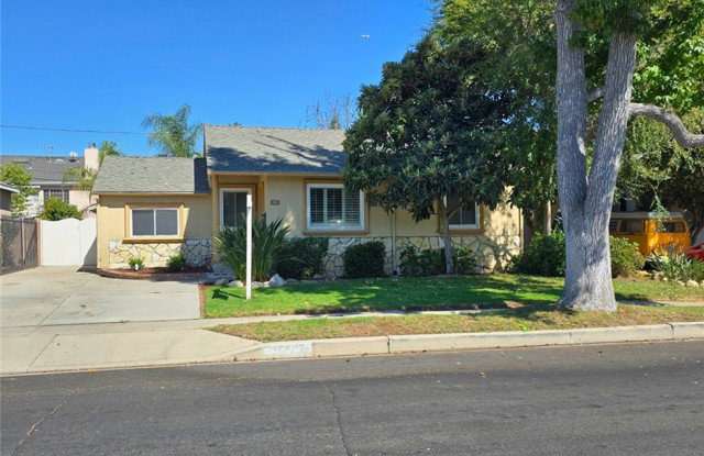 17907 Emelita Street Gallery 1