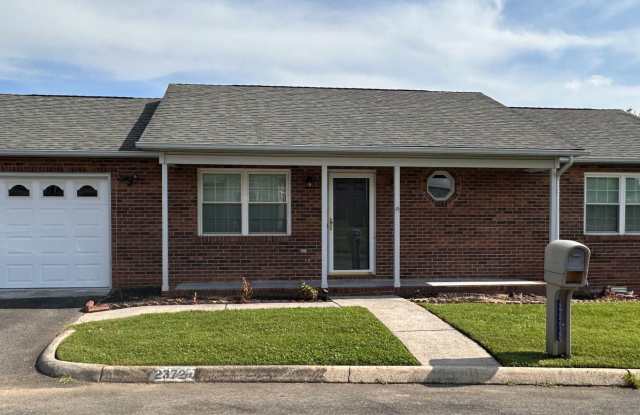 Beautiful 2-Bedroom, 2-Bath Condo in Governors Court Gallery 1