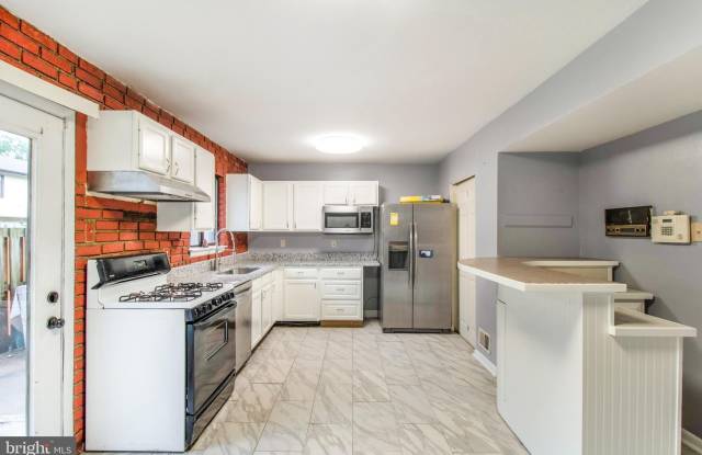 8422 ALAMEDA COURT Gallery 4