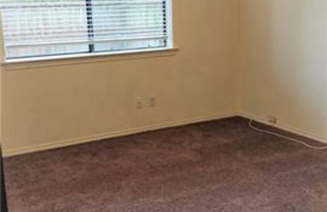 1529 Oak Creek Drive Gallery 3