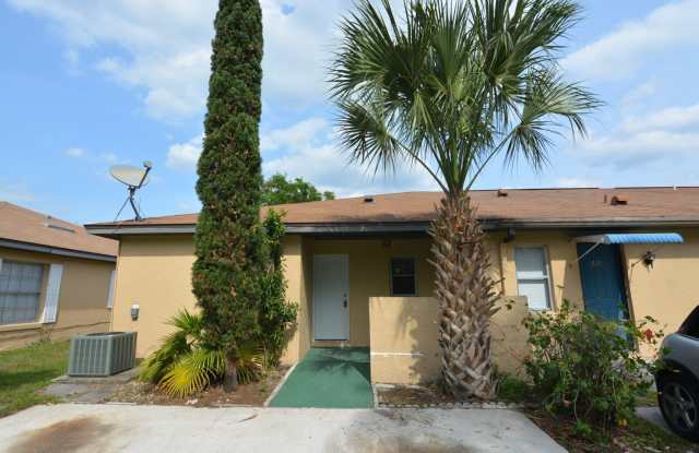 East Orlando 3/2 duplex. TILE FLOORS, Fresh paint, community pool! photos photos