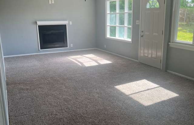 Secluded 3 Bedroom/1 Bath Ranch Home available in June! photos photos