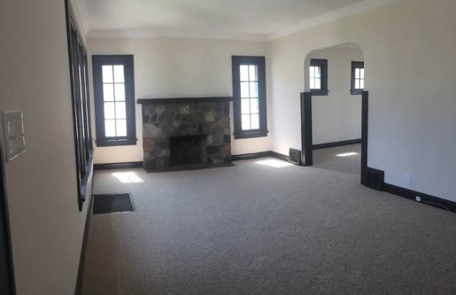 6126 Wareham Drive Gallery 2
