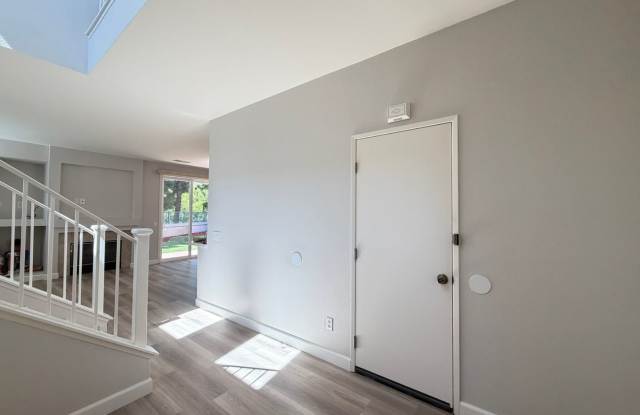 Beautiful 3BR Home in Gated Eastlake Greens Community! Gallery 3