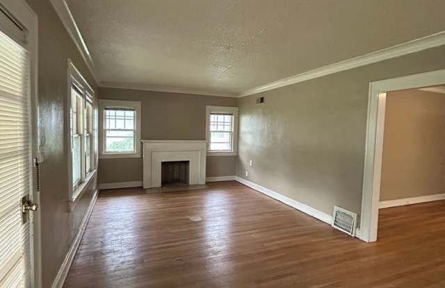 3 BED 1.5 BATH HOME near UMKC! $1700.00!!! photos photos