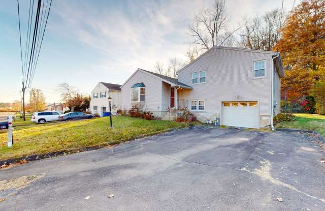 3 Bedroom Split Level in Woodbridge - 80 Luciani Road, New Haven County, CT 06525 3 Bedroom Split Level in Woodbridge - 80 Luciani Road, New Haven County, CT 06525