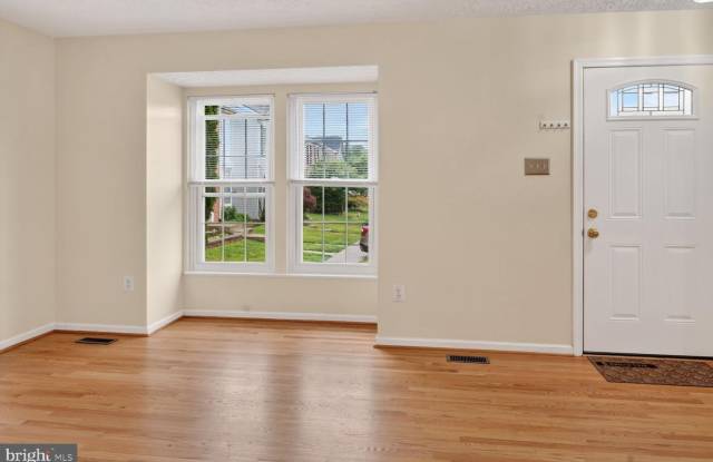 158 GLEN VIEW TER Gallery 2