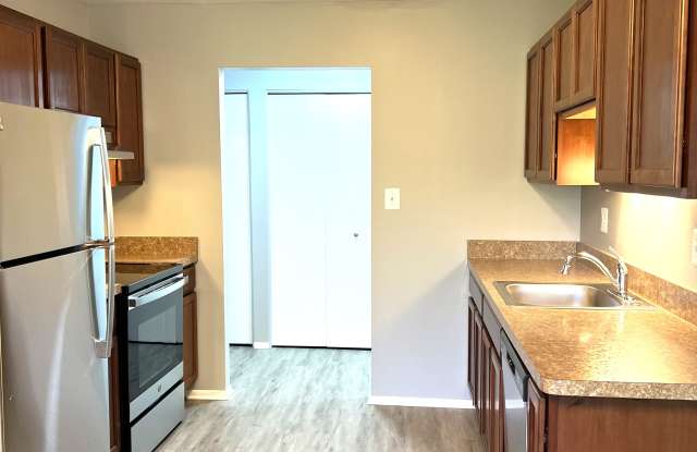 Oakridge Apartments Gallery 2