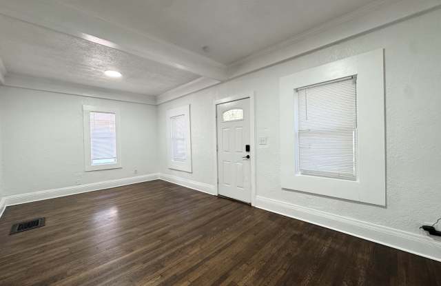 2217 East 37th Street Gallery 4