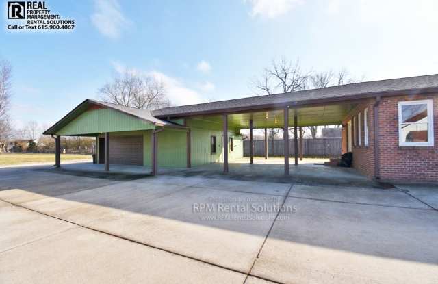 3BR/2BA one level, carport+detached garage/workshop, washer/dryer included, on 1.6 acres in M'boro! photos photos