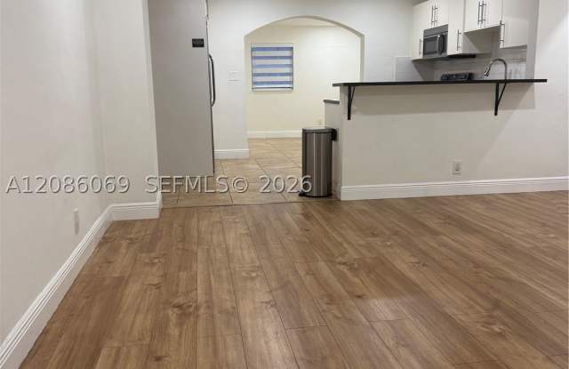 2733 SW 46th Ct Gallery 2