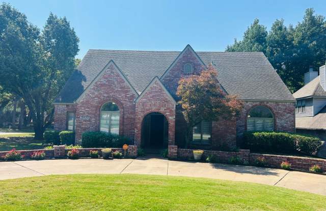 Gorgeous and spacious home in desirable Harvard Pointe on corner lot with circular drive in front. Gallery 1
