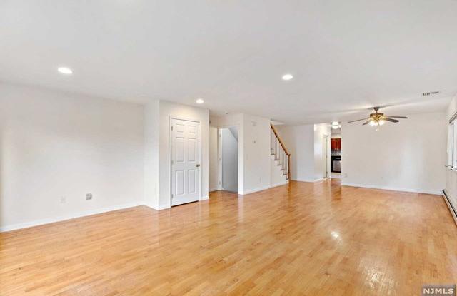 415 Washington Avenue Gallery 2
