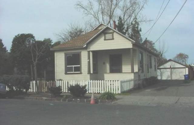 West Side Petaluma Near Down Town - 2 Bedroom 1 Bathroom photos photos