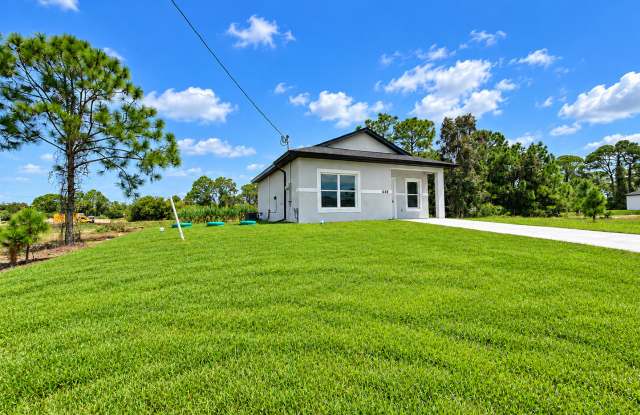 2 Bed-1 Bath Bright & Modern Home in Desirable Lehigh Acres! Gallery 1