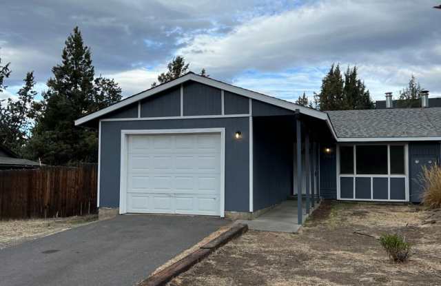 Cute Duplex close to Hospital photos photos