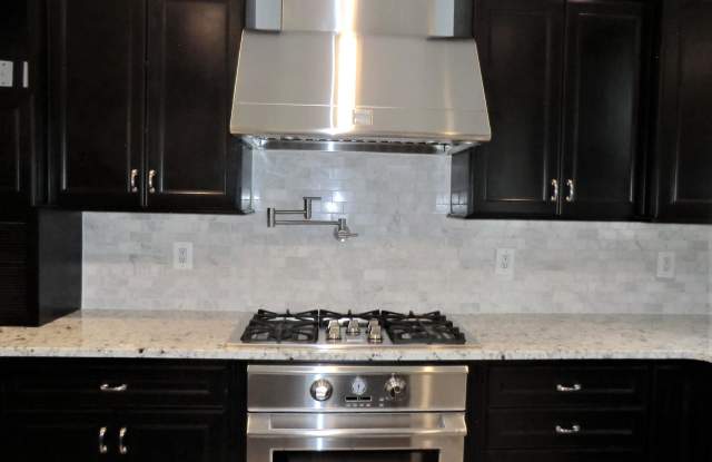 1242 HARBOR ISLAND WALK Gallery 3