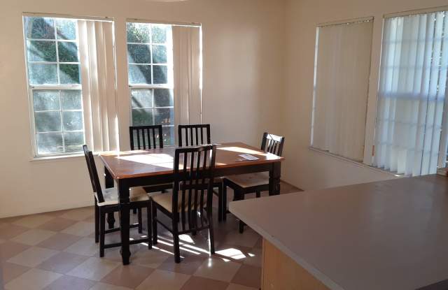 Nice 4 Bedroom Condo in North Davis photos photos
