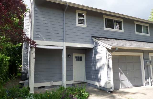 Super Cute 3 Bedroom Duplex with Fenced Backyard in Enumclaw FOR RENT!! photos photos