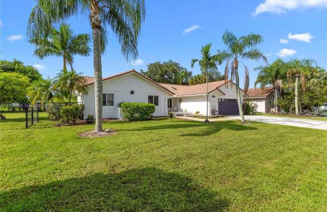 15800 Surrey Cir photos photos