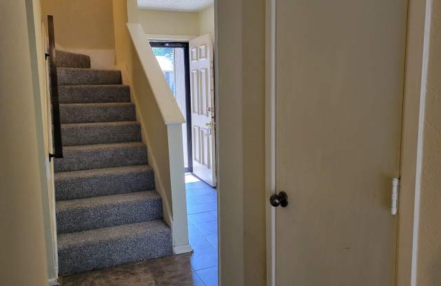 Spacious 3-Bedroom Condo Near West End Shopping Gallery 4