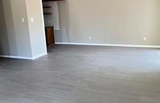4725 S Fulton Court Gallery 4