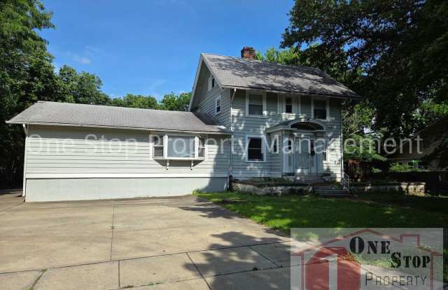 Beautiful Home with 4 Bedrooms, 2 Bathrooms and attached garage in Kansas City, Missouri photos photos
