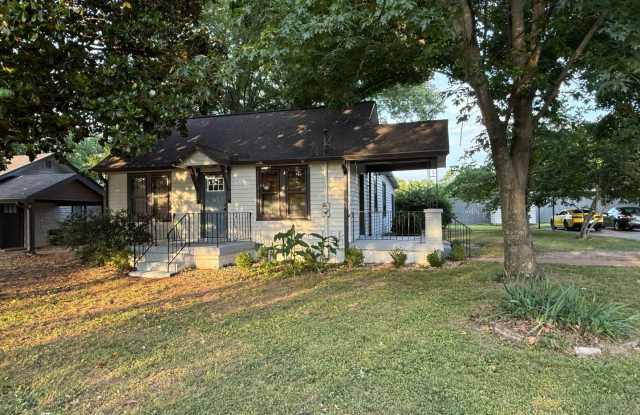 3 Bed 1 Bath home minutes from everything in Nashville! photos photos