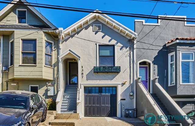 Potrero Hill: Single-Family Home with Landscaped Yard & Garage Gallery 1