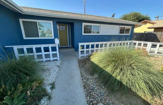 Newly Remodeled 3 Bedroom 2 Bathroom Home Close to Shopping and Restaurants!!! Gallery 3