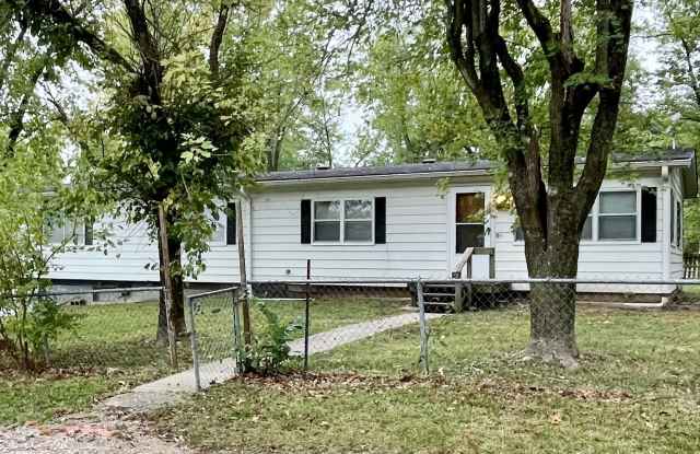 Pet Friendly Home in North Columbia - Outside City Limits Gallery 1
