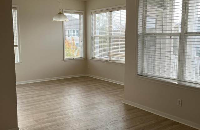 237 Sloan Court Gallery 3