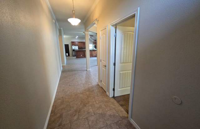 College Station - Large 4 bedrooms / 2.5 baths with garage and fenced yard!! Gallery 4