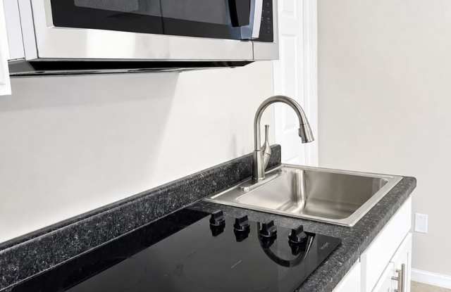 Studio Apartment in Libertyville Gallery 4
