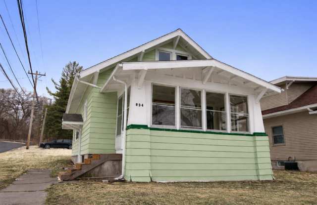 Charming 3-Bedroom Home with Enclosed Porch and Basement! photos photos