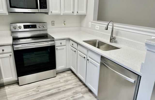 42427 GOLDENSEAL SQUARE Gallery 2