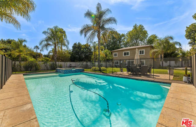 8817 Encino Avenue Gallery 1