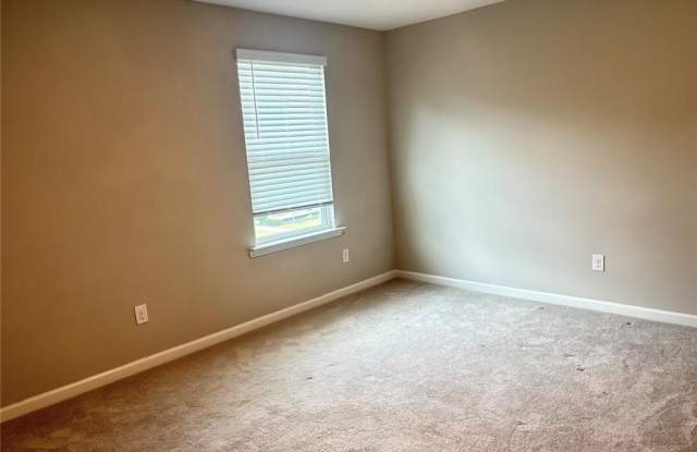 243 Grey Falcon Avenue Gallery 4